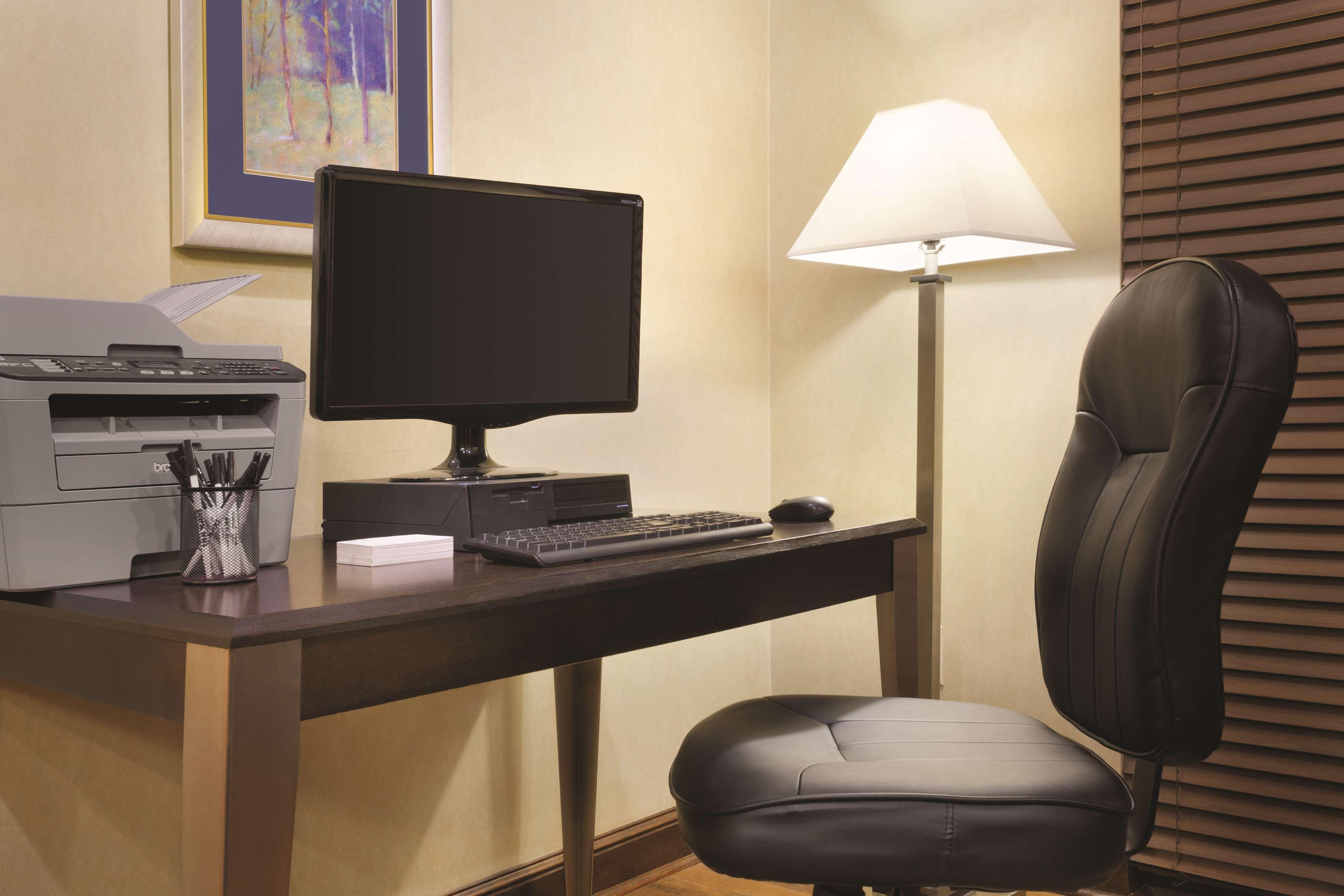 Park Inn by Radisson Albany Bagian luar foto