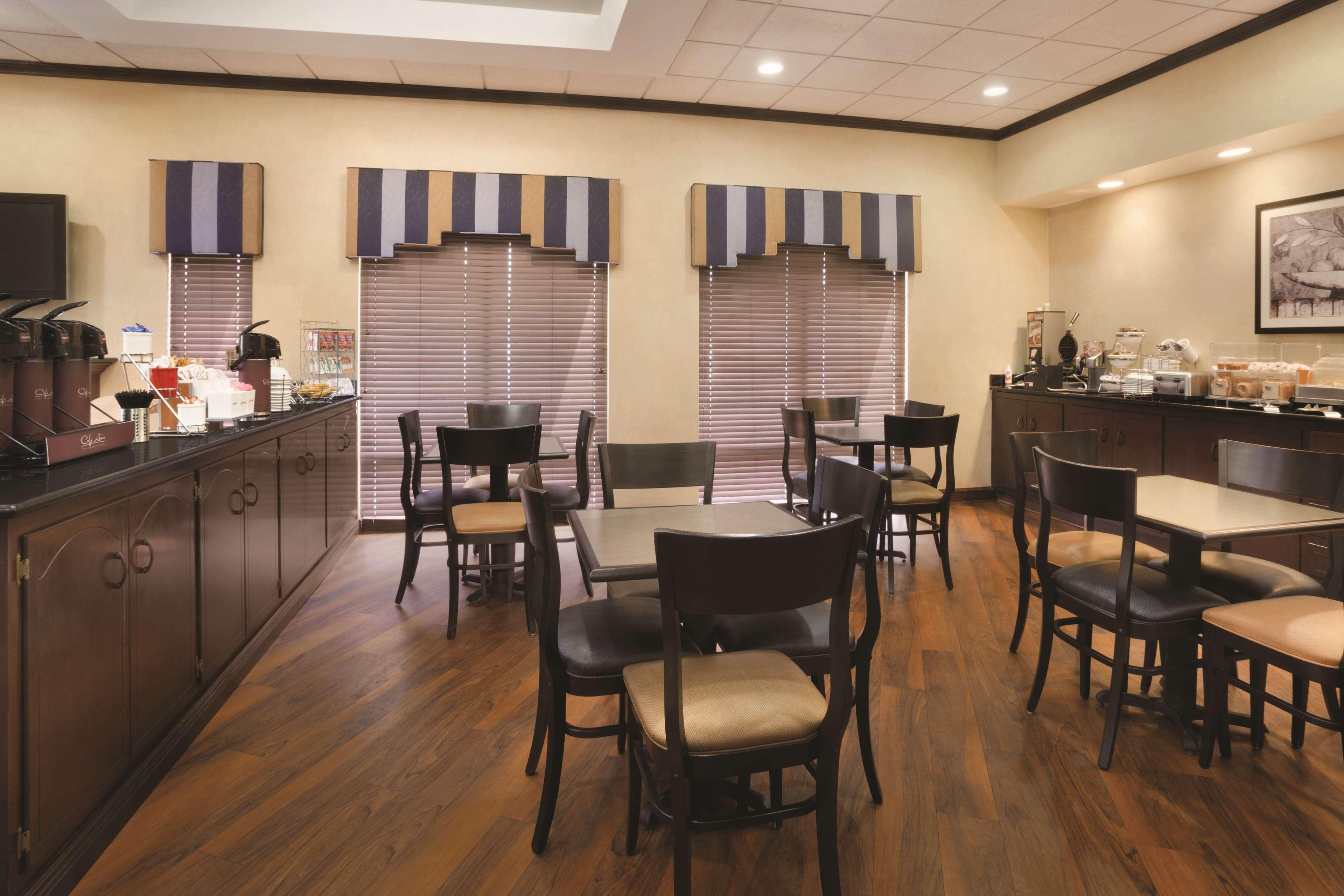 Park Inn by Radisson Albany Bagian luar foto