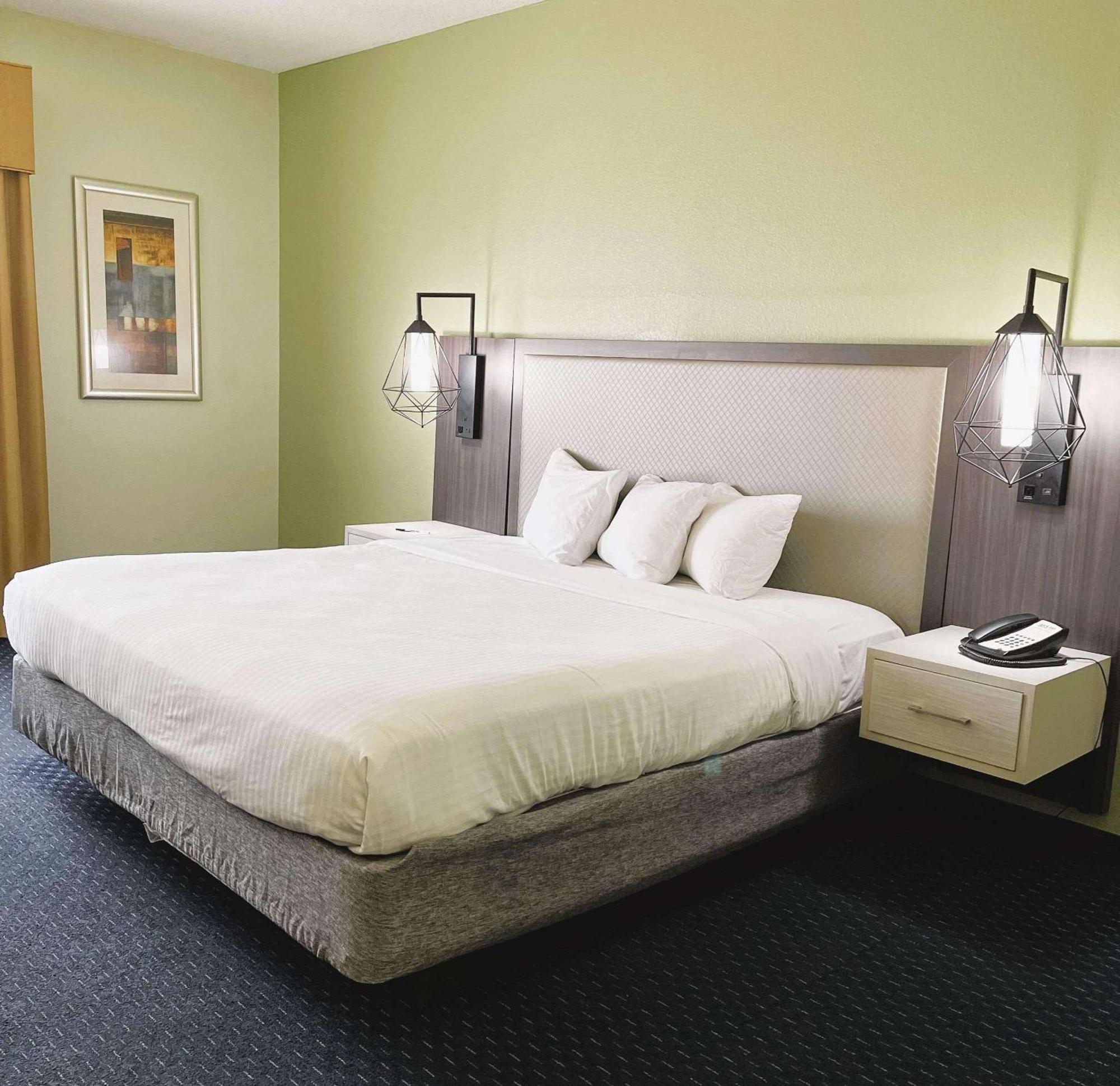 Park Inn by Radisson Albany Bagian luar foto